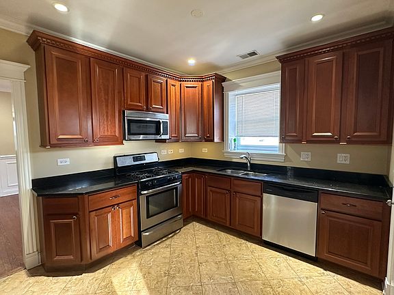 3rd image of 3753 W Wilson Ave APT 2
