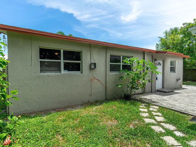 2831 N Seacrest Blvd #A — Photo 26
