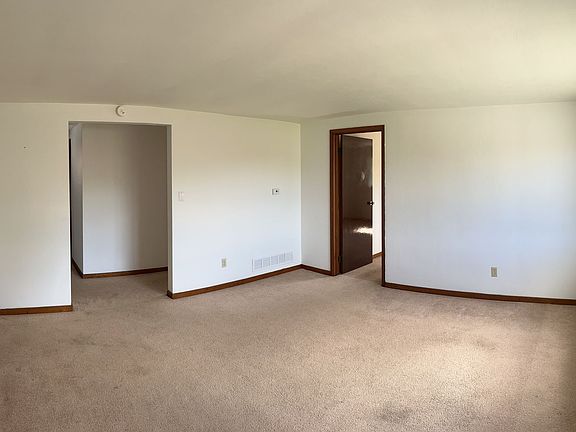 2nd image of 235 Manhattan Ave #2