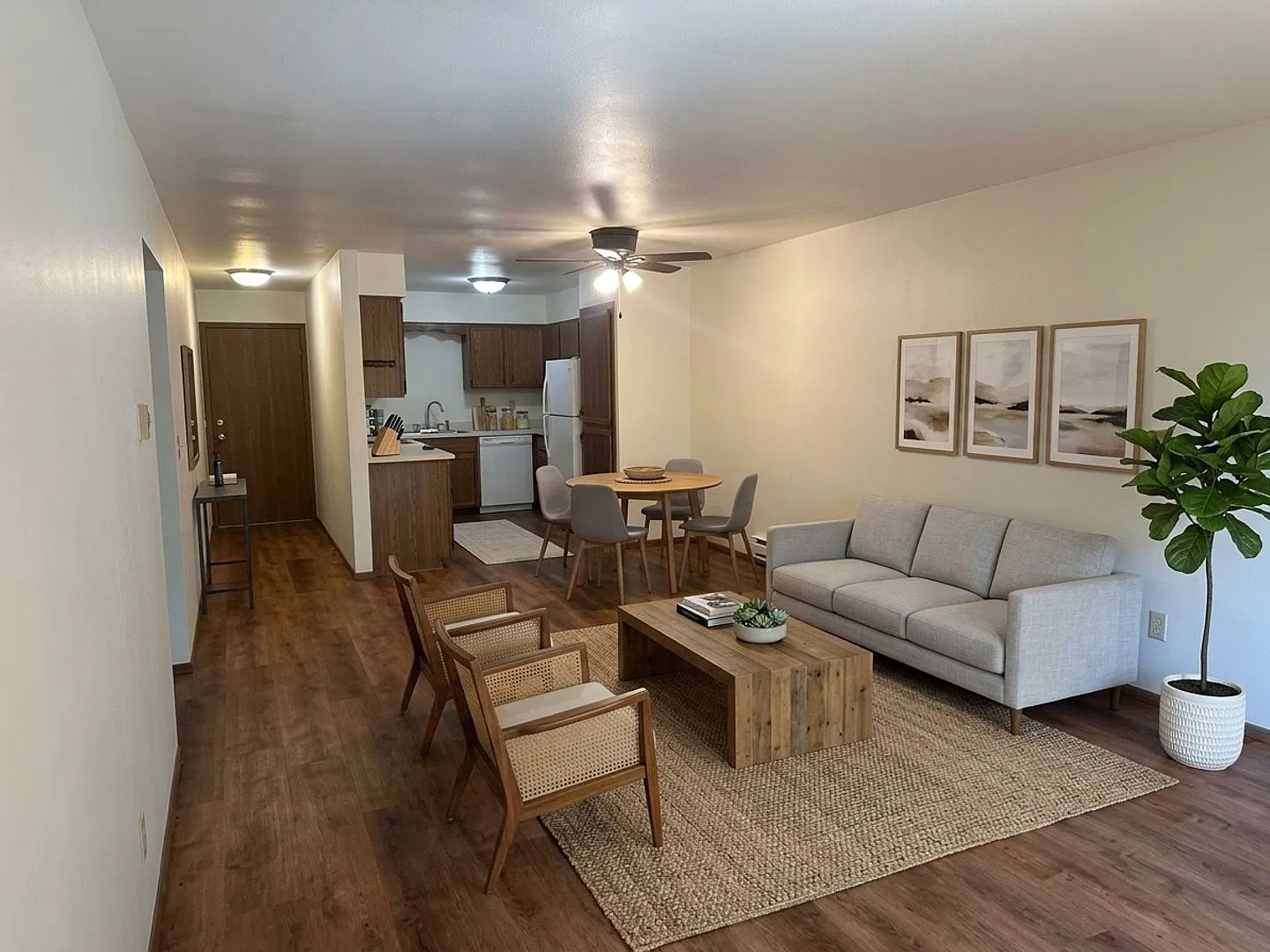 Spacious 2-Bedroom Apartment in West Bend Silver Creek Views! — Photo 1