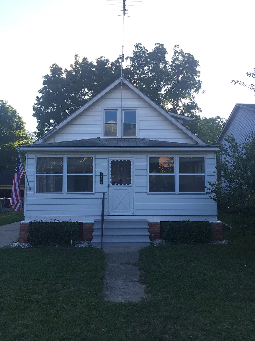 21121 Oxford Ave photo 1