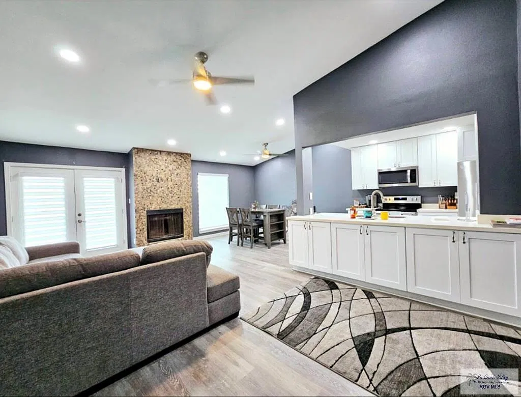 2 bed, 2.0 bath, 1141 sqft, $1,750 — Photo 1