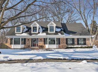 210 Rosenfelder Ct, Geneva, IL 60134