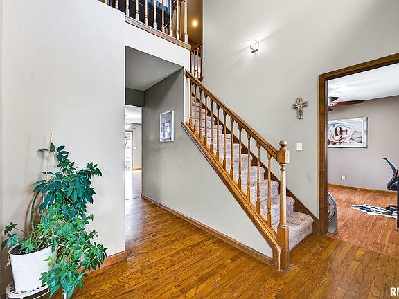 3rd image of 112 Heatherview Dr