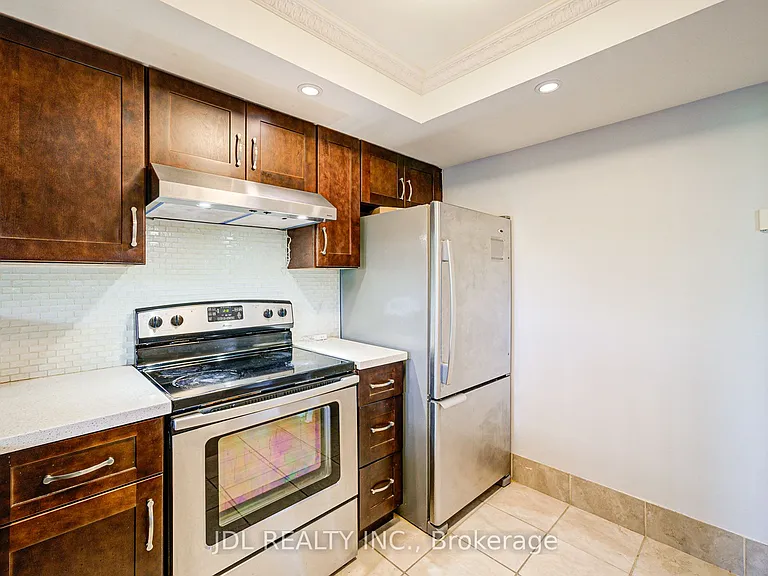 88 Alton Towers Cir #410 — Photo 18