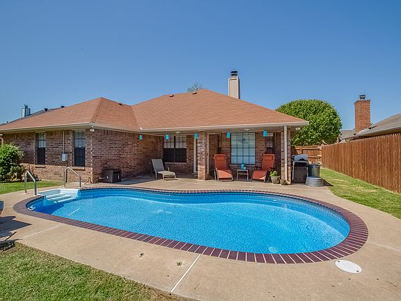 3rd image of 13016 Cloverleaf Ln