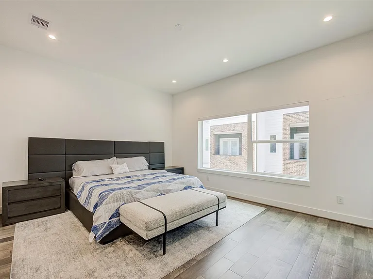 5839 Dolores St — Photo 16