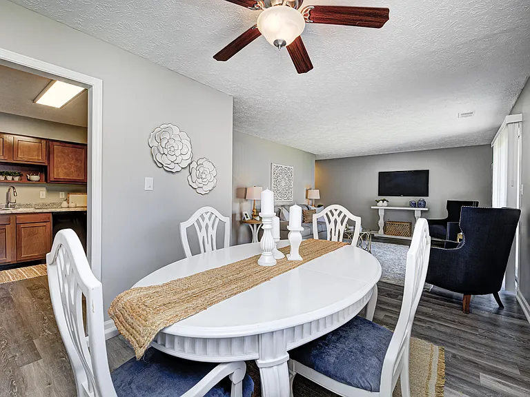 Ivy Knoll Apartments — Photo 12