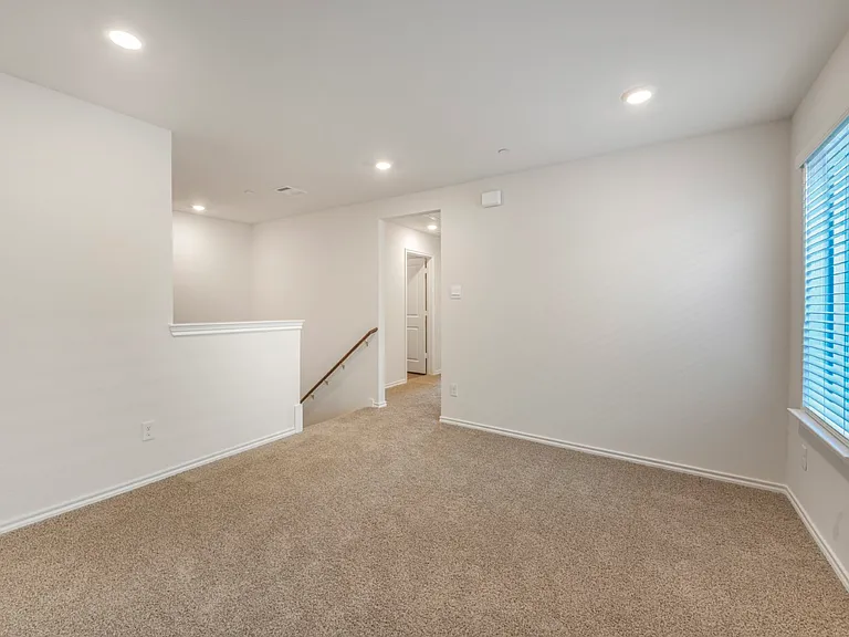2089 Peppermint Ln — Photo 3