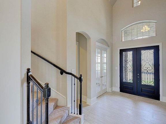 4th image of 9523 Flora Rock Ln
