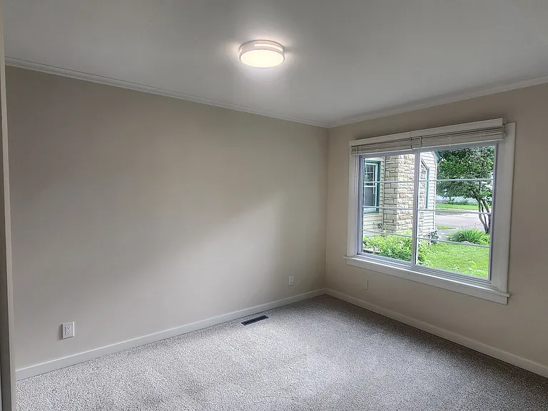 118 S Elm St — Photo 15