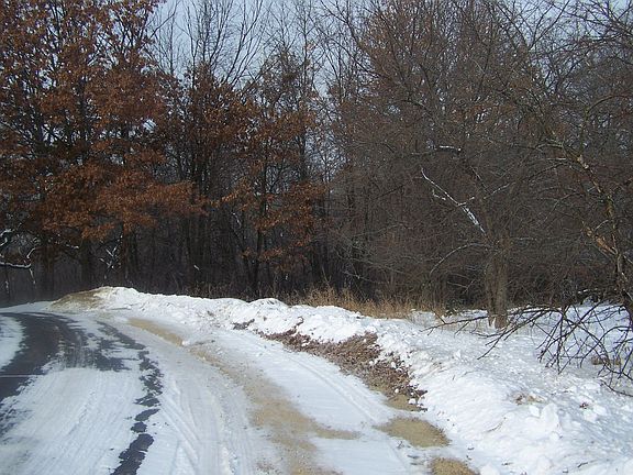 Secluded driveway to your Mini Estate!