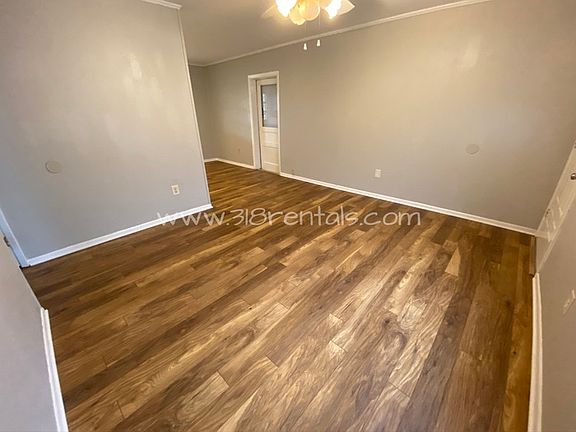 3rd image of 4612 Sullivan St