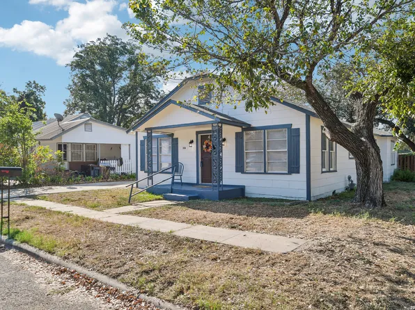 306 E BOWIE ST, Luling, TX 78648