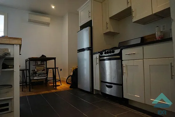 Rented by EXR | media 73