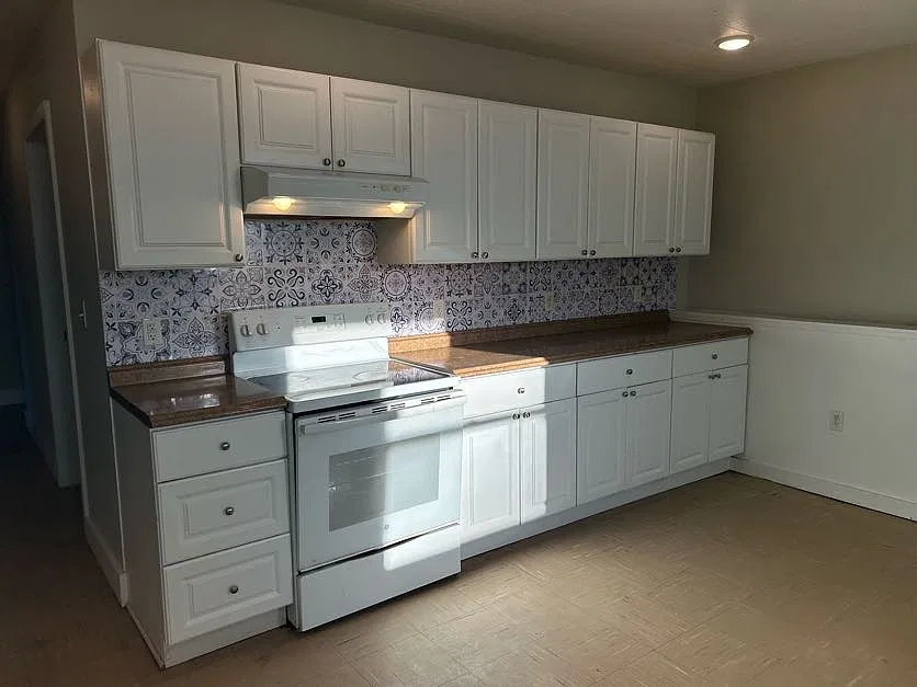 3 bed, 1200 sqft, $1,700 — Photo 3