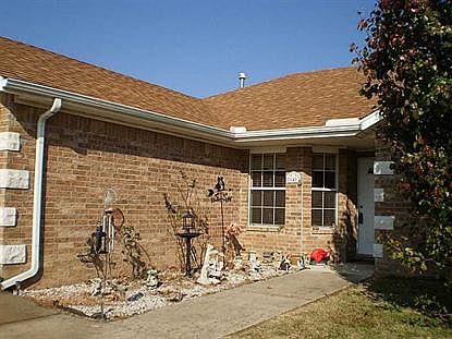 4th image of 840 Honeysuckle Dr