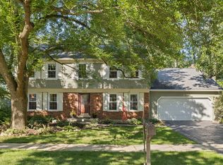 1625 Indian Knoll Rd, Naperville, IL 60565