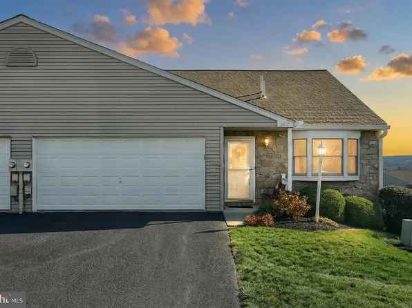 2407 Pin Oak Dr #33, York, PA 17406