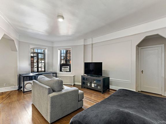 3rd image of 45 Pondfield Road W #6E