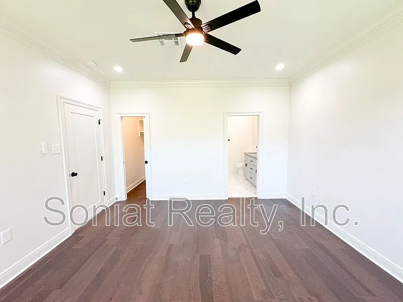 3 bed, 2.0 bath, 1439 sqft, $2,500 — Photo 4