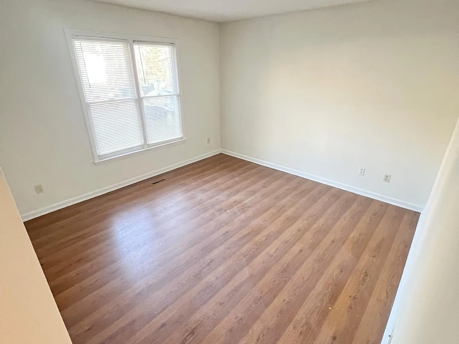 2 bed, $1,300 — Photo 4