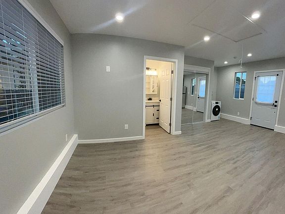 4th image of 10100 Sophia Ave #1/2