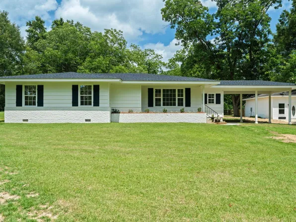 1305 S Shivers St, Poplarville, MS 39470
