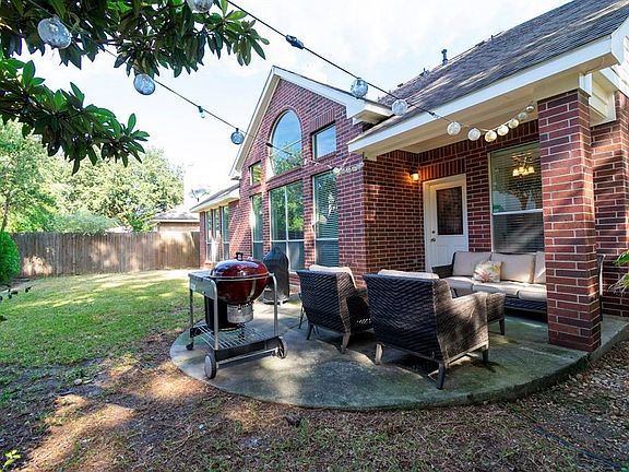 OUTSIDE DINING AND SOCIAL AREA