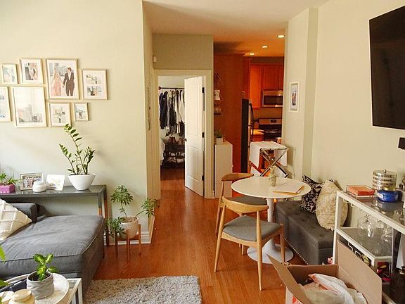3rd image of 3439 N Lakewood Ave #3F
