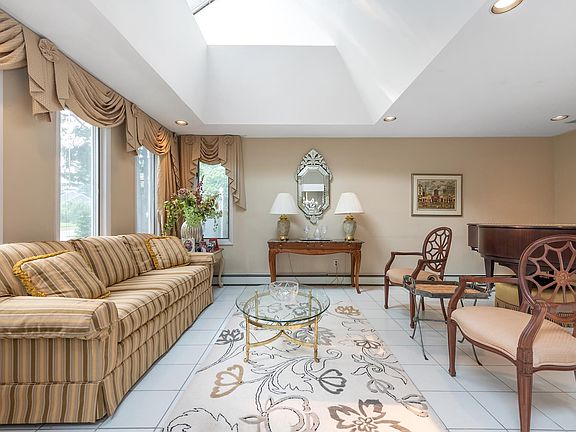 4th image of 177 Shepherd Ln