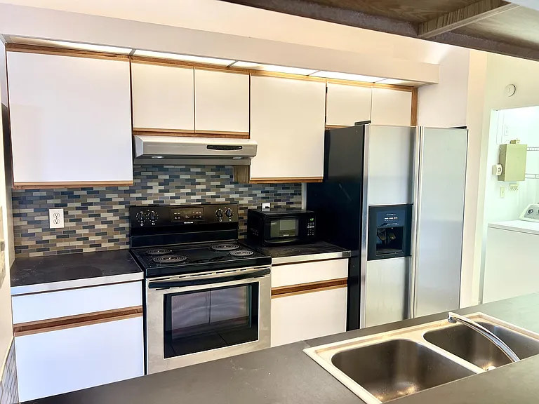 108 Half Moon Cir #B3 — Photo 8
