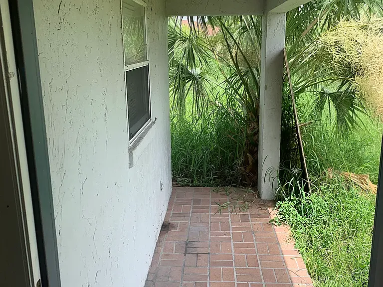 1674 NE Floridian Cir #B — Photo 3