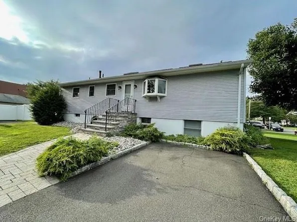 121 Ridge St, Pearl River, NY 10965