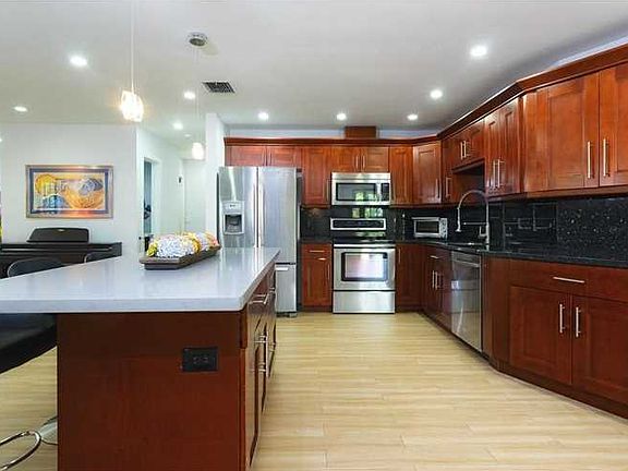 2nd image of 511 NE 94th St