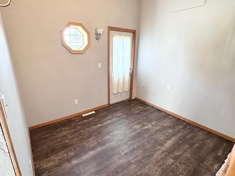 406 E Main St — Photo 11