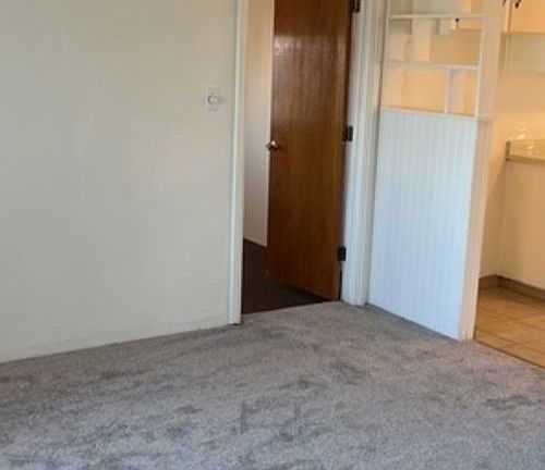 4th image of 2913 Alvarado Dr NE