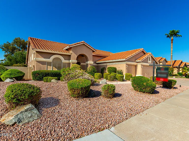 4704 E Hearn Rd — Photo 3
