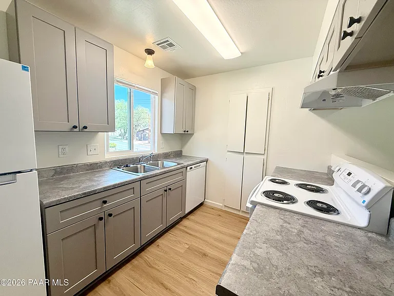 566 Lincoln Ave #C — Photo 4