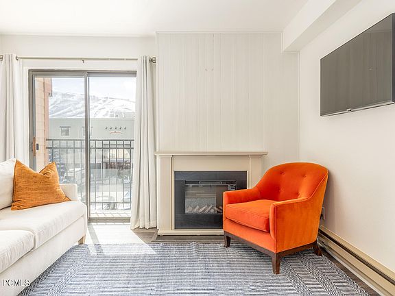 4th image of 1940 Prospector Ave #405