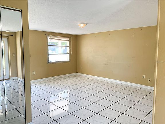 4th image of 2119 Cordova Cir W
