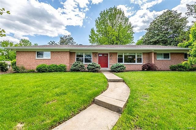 1st image of 32 Pricewoods Ln