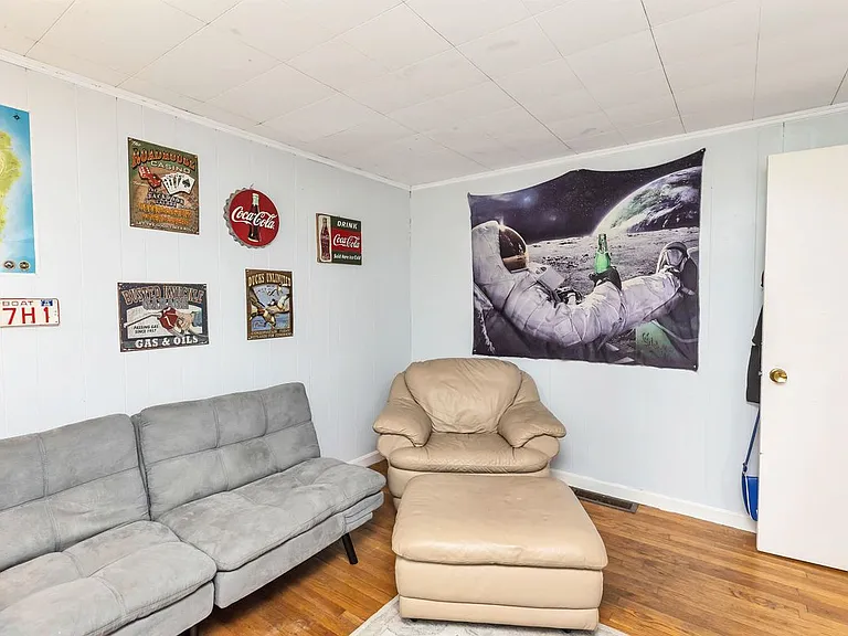 16 Clark Ave — Photo 34