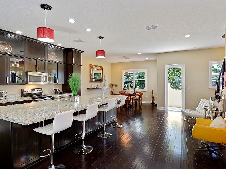 Kitchen & Dining