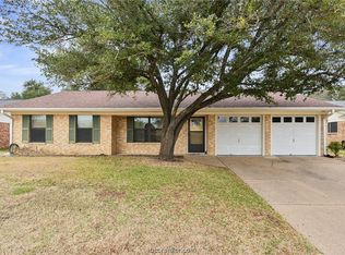 2203 Oak Grove Ln, Bryan, TX 77802