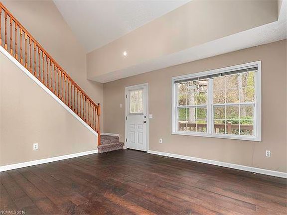 3rd image of 281 Chancery Ln