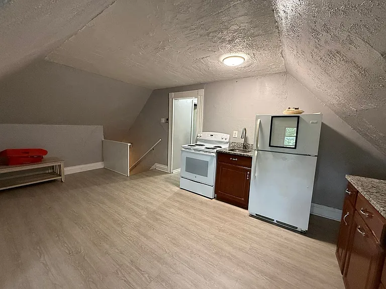 306 Broadway Ave — Photo 3