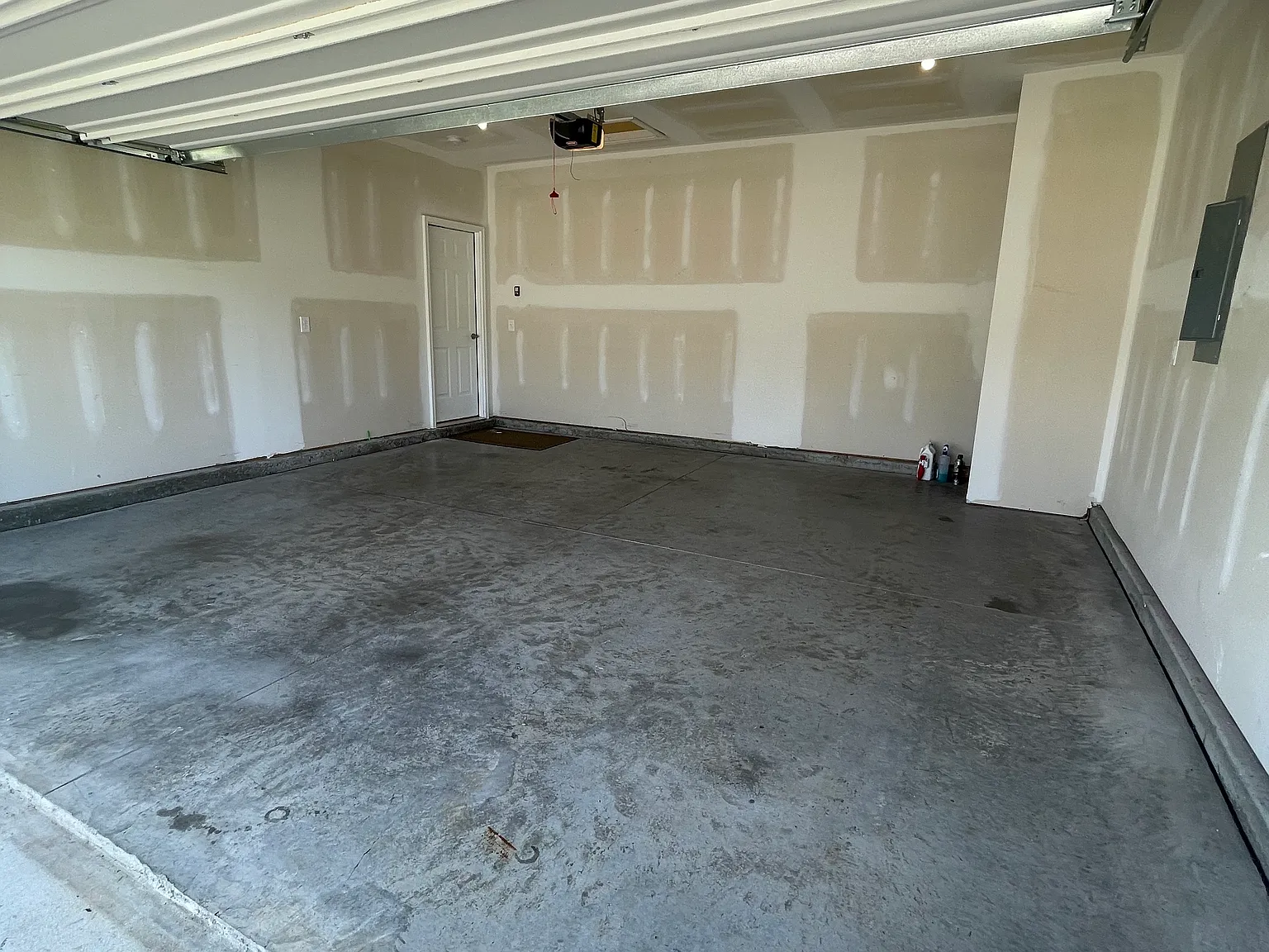 3 bed, 1842 sqft, $2,990 — Photo 2