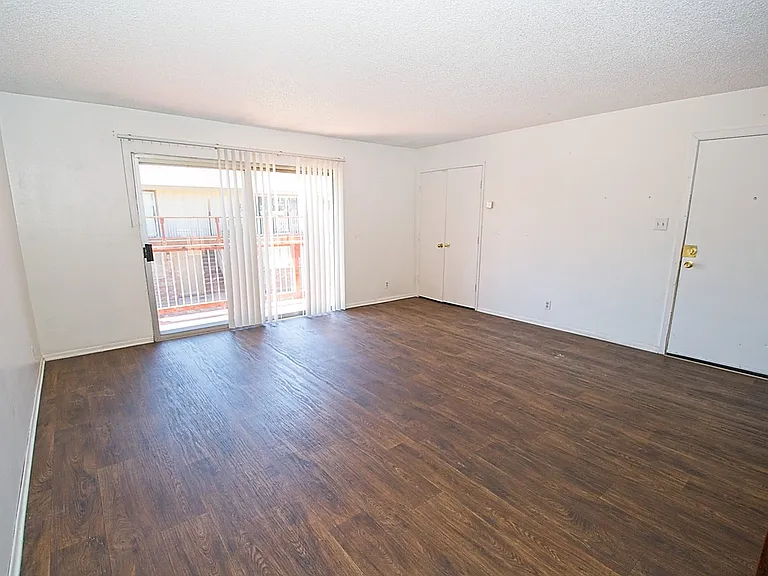 1037 Parkview St — Photo 9
