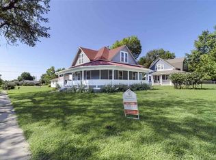 301 W 8th St, Chapman, KS 67431